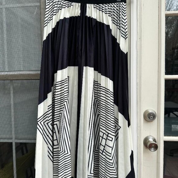 NWOT Nancy Yang Pleated Geometric Skirt, Size M - Picture 11 of 12